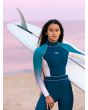 Mujer con Traje de neopreno con cremallera en el espalda Roxy Rise 3/2mm azul lifestyle frontal