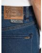 Hombre con Pantalón Vaquero Volcom Vorta Denim Retro Azul etiqueta