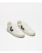 Zapatillas Veja V-10 Prime Leather blancas y negras unisex frontal