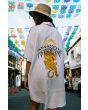 Mujer con vestido camisero Brixton Condesa Linen Blanco lifestyle