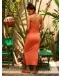 Mujer con vestido midi de punto acanalado Roxy Wavey Lady color Apricot Brandy Lifestyle posterior