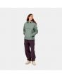 Mujer con chaqueta de invierno con capucha Carhartt WIP Nimbus Pullover verde frontal