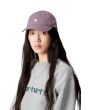 Mujer con Gorra Carhartt WIP W' Madison Logo Cap color morado Phlox y blanco cera