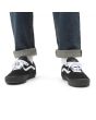 Zapatillas de Skateboard Vans Gilbert Crockett negras con banda lateral sidestripe blanca para hombre puestas