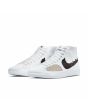 Zapatillas de Skateboard Nike SB Blazer Court Mid Premium blancas para hombre frontal 