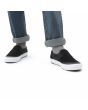Hombre con Zapatillas Vans BMX Slip On negras y grises con goma blanca
