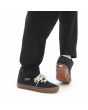 Hombre con Zapatillas Vans Skate Half Cab azul marino