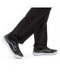Hombre con Zapatillas Vans UltraRange EXO verde oscuro y negras 