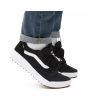 Zapatillas Vans Ultrarange Rapidweld negras con banda lateral blanca puestas