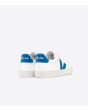 Zapatillas ecológicas Veja Campo Chromefree Leather White Swedish Blue blancas con detalles en azul posterior