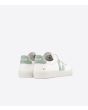 Zapatillas ecológicas Veja Recife Chromefree con cierre de velcro blancas con detalles en verde Unisex posterior