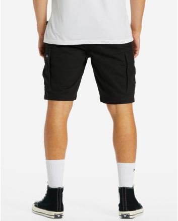 Hombre con bermudas cargo Billabong Combat Negras