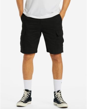 Hombre con bermudas cargo Billabong Combat Negras
