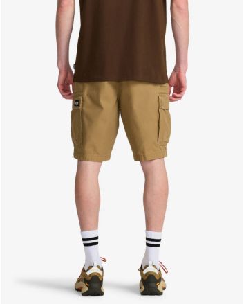 Hombre con bermudas Billabong Combat short cargo caqui claro