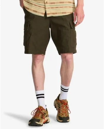 Hombre con pantalón corto cargo Billabong Combat Verde Militar