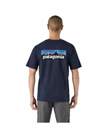 Hombre con Camiseta Patagonia M's P-6 Logo Responsibili-Tee azul marino 