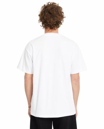 Hombre con Camiseta Volcom Pistol Stone Blanca