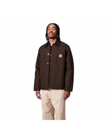 Hombre con abrigo Carhartt WIP Michigan Coat Winter Marrón Tobacco y Negro 