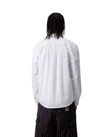 Hombre con camisa de manga larga Carhartt WIP Madison Shirt Blanca con logo negro