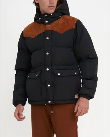 Hombre con cazadora acolchada con capucha Deus Ex Machina Summit Puffa Negra