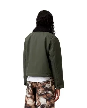 Mujer con Cazadora Carhartt WIP W' Newkirk Jacket verde con estampado interior de perro