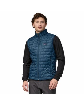 Hombre con chaleco acolchado impermeable Patagonia Nano Puff Lagom Blue Azul