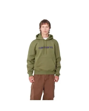 Hombre con sudadera de capucha Carhartt WIP Hooded Carhartt Sweatshirt Verde Militar con logo violeta