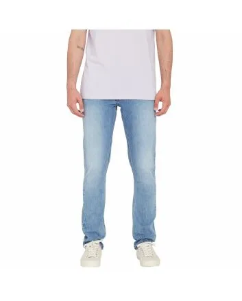 Hombre con pantalón vaquero Volcom Vorta Denim Slim Wrecked Indigo 