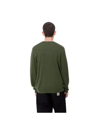 Hombre con jersey de lana Carhartt WIP Madison Sweater verde estragón con logo negro