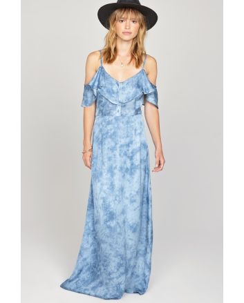 Mujer con maxivestido Amuse Society Lost Paradise azul 