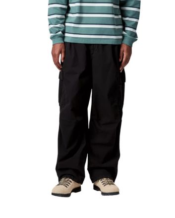 Hombre con pantalones Carhartt WIP Cole Cargo Negros