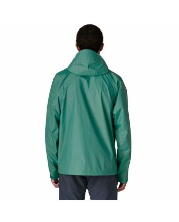 Hombre con chubasquero plegable Patagonia Torrentshell 3L Rain Jacket Gem Green