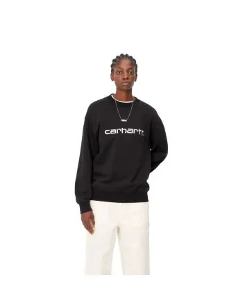 Mujer con sudadera Carhartt WIP Women's Carhartt Sweat negra con logo blanco