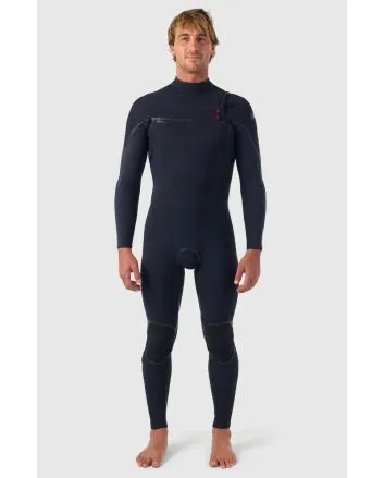 Hombre con traje de surf O'Neill Hyperfreak Fire 4/3 Plus con cremallera en el pecho color negro-negro