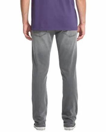 Hombre con pantalones vaqueros Volcom Vorta Denim Slim Concrete