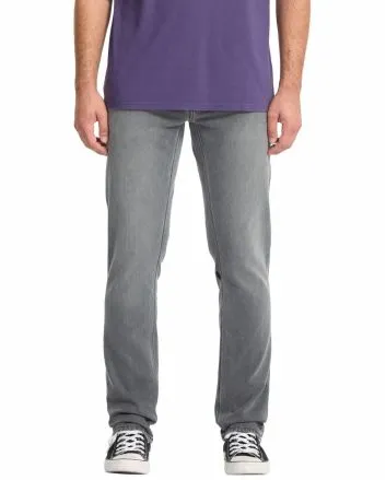 Hombre con pantalones vaqueros Volcom Vorta Denim Slim Concrete