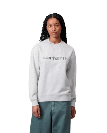 Mujer con con sudadera Carhartt WIP gris jaspeado y logotipo bordado azul