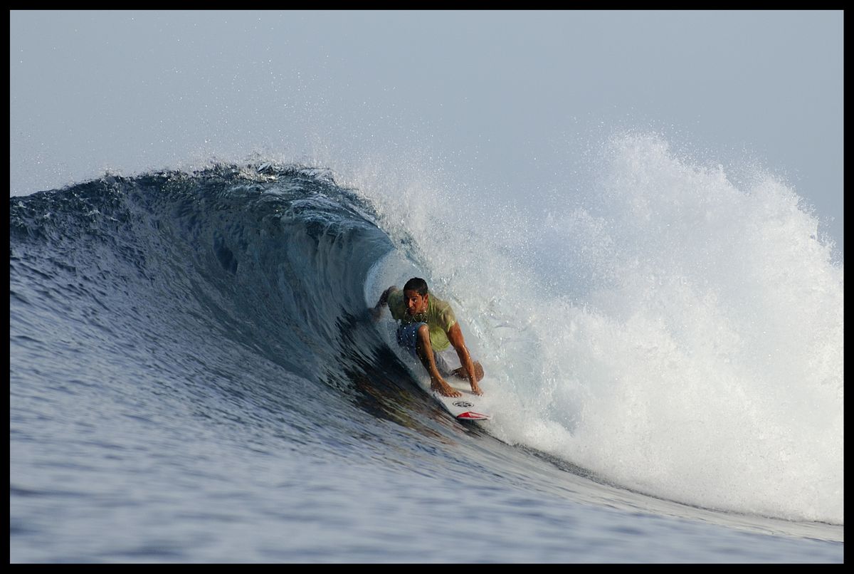 Milo Castelo en Teahupoo